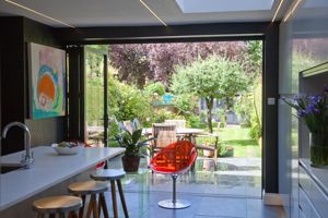 Kitchen (1)- click for photo gallery